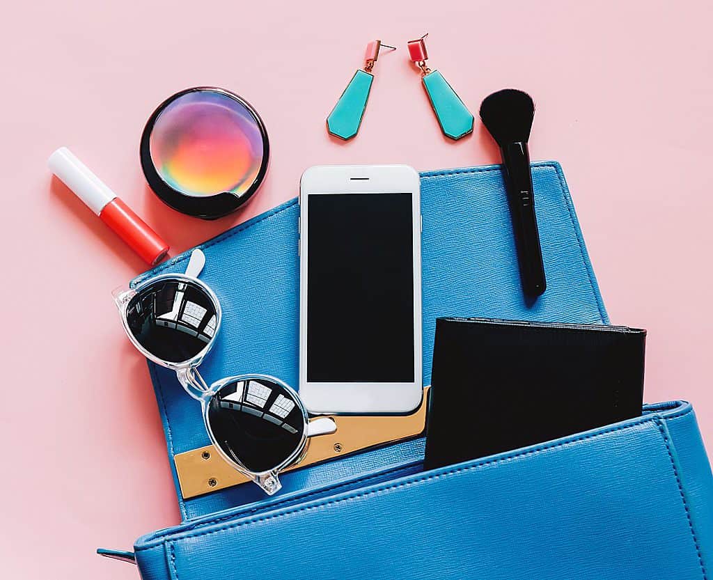 15 Things Every Teenage Girl Should have in her Purse - Big Family